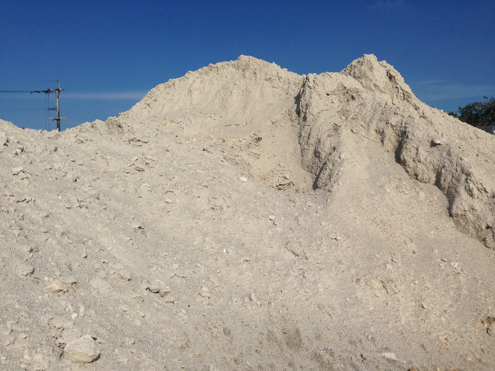 白砂 シラス 株式会社 山下砂利 川砂 ぼら土 砂利の価格品質に自信